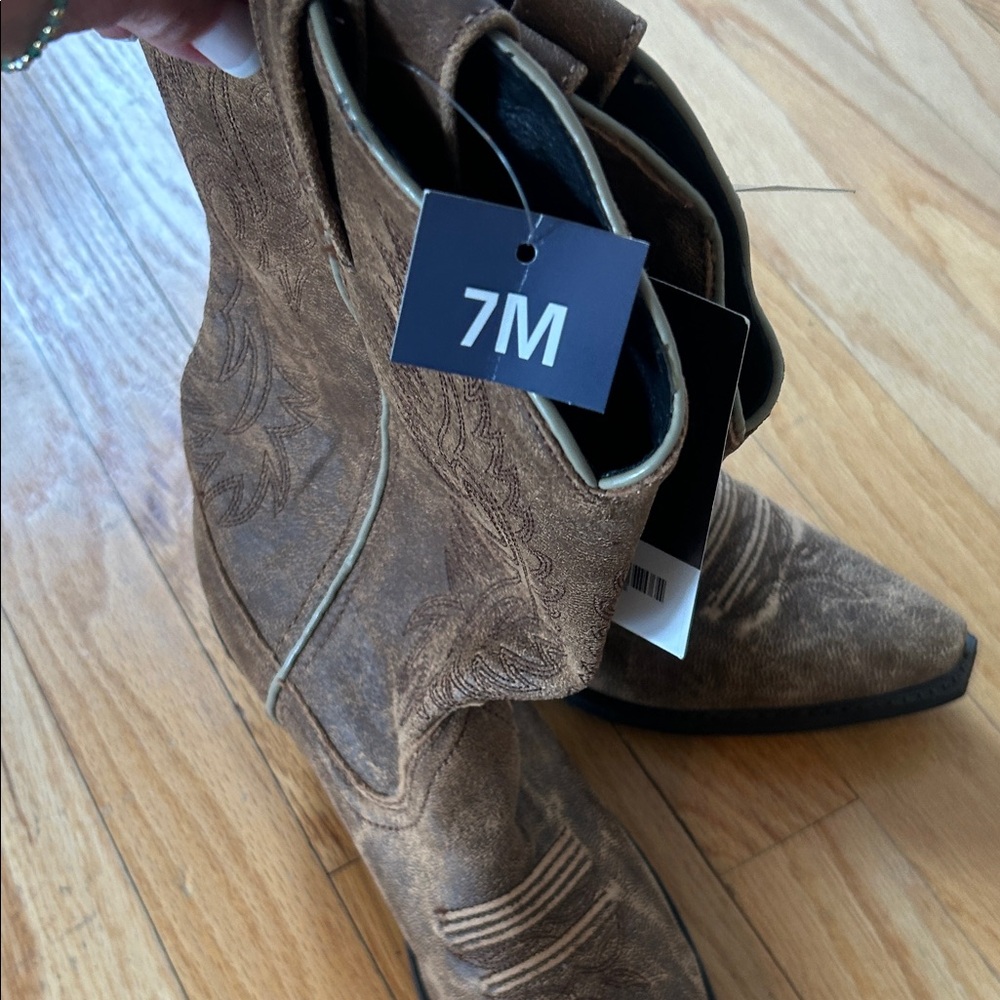 Rustic Tan Western Boots - Picture 6 of 7
